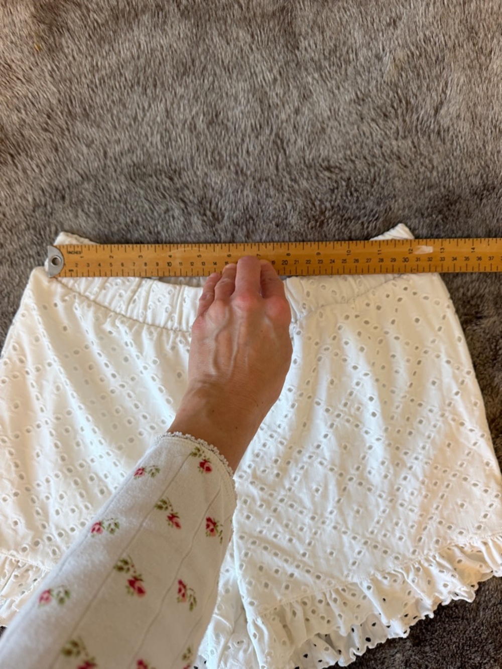 Vero Moda Cream Eyelet Ruffle Mini Skirt - Picture 4 of 8